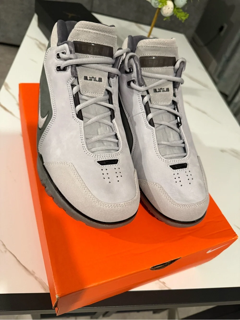 Nike Zoom Generation 1 LeBron Sneakers Size 9.5 Men’s Replacement box